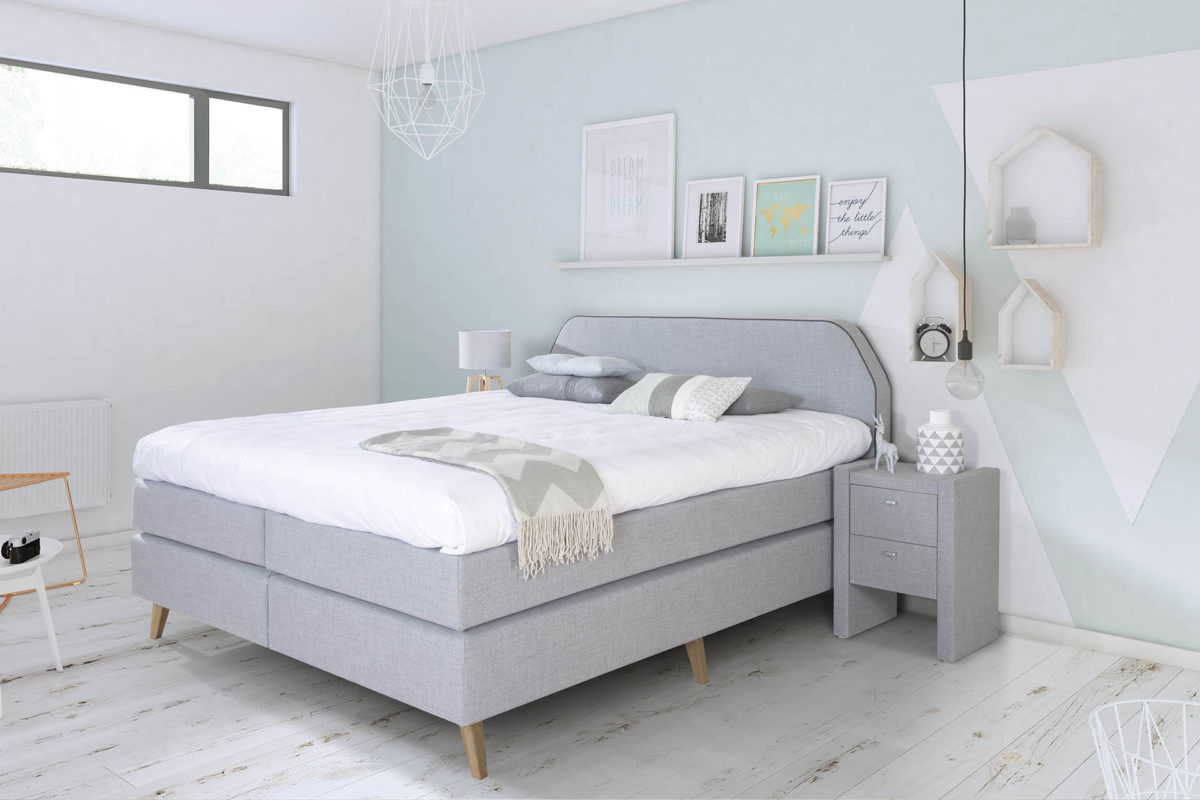 Lit complet avec matelas et oreiller de la marque VanLandschoot